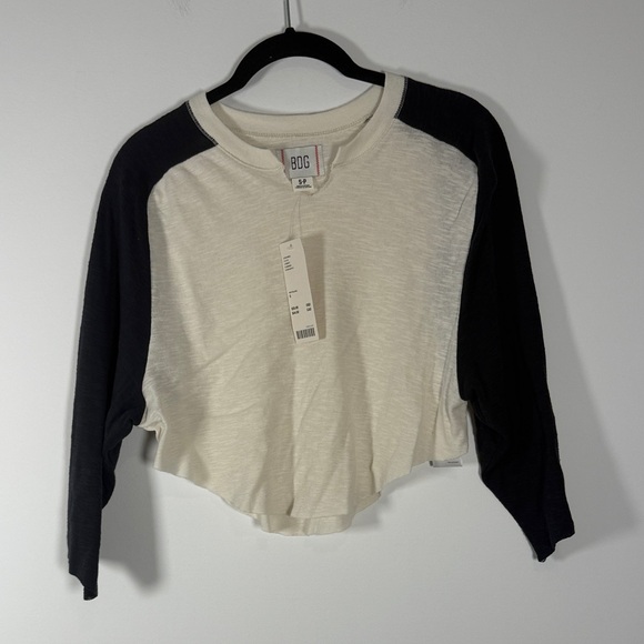 BDG Tops - NWT BDG Cream and Black Long Sleeve Cropped Tee